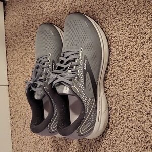 Men's Brooks Ghost size 10